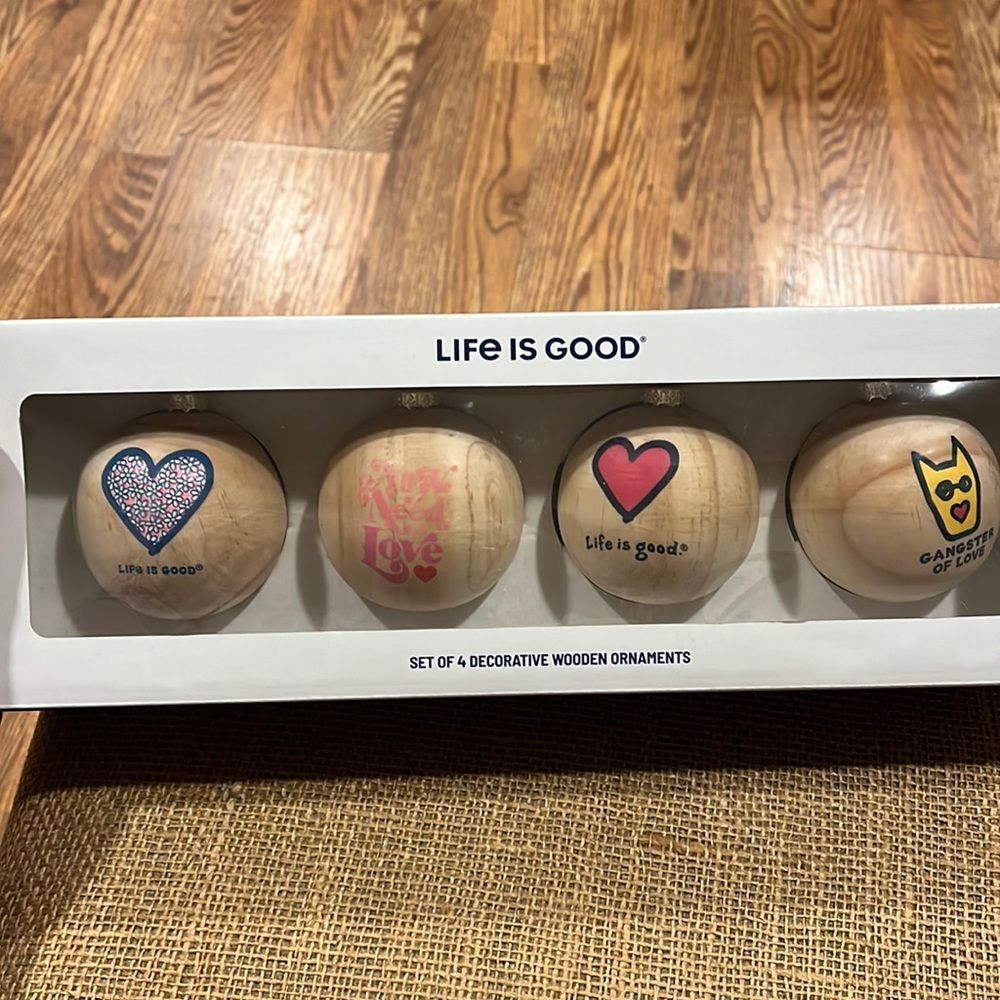 NIB Life is Good wooden ornaments